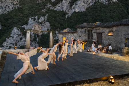 https://www.teatroecritica.net/wordpress/wp-content/uploads/2019/01/19.Danza-CAPRI-REVOLUTION-@Mario-Spada-07787.jpg